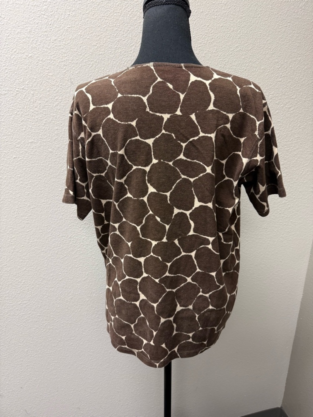 Chaus Brown Giraffe Print Top Large Cotton Short Sleeve Animal Print Casual - Picture 4 of 9